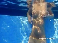Underwater kinky pussy rubbing