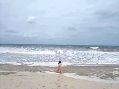 Amateur beach girl vibrator masturbation