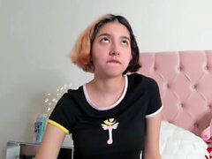 Annalisa is an amateur teen babe fucking the toy