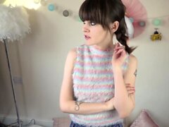 Brunette Solo Webcam Masturbation