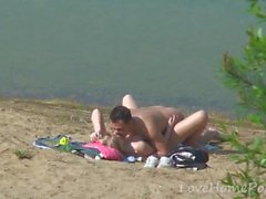 Young couple loves fucking at the beach