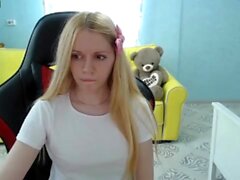 Amateur Webcam Cute Teen Plays Solo