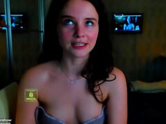 Cute amateur webcam teen girl toying pussy on webcam