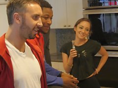 EP106 BTS091 - Contestants & Judges Hang Out In The Kitchen